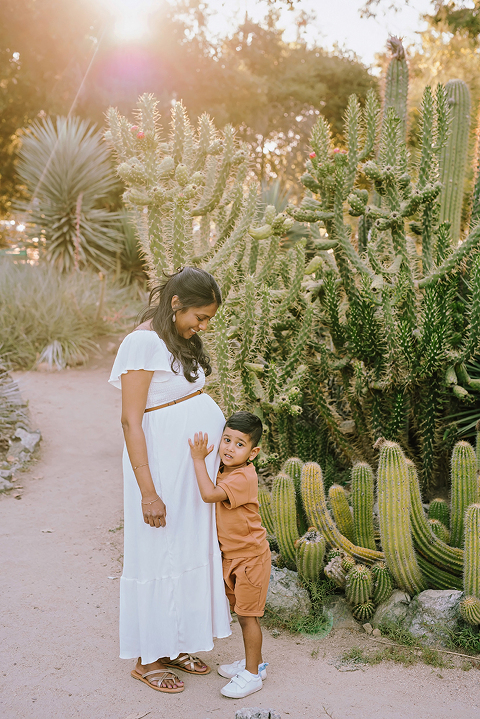 How to Keep Young Kids Engaged During Maternity Portraits