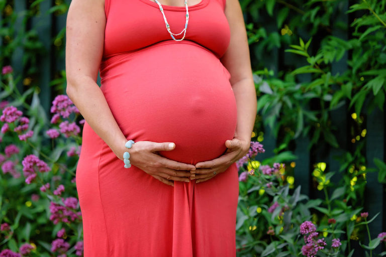 maternity portrait poses