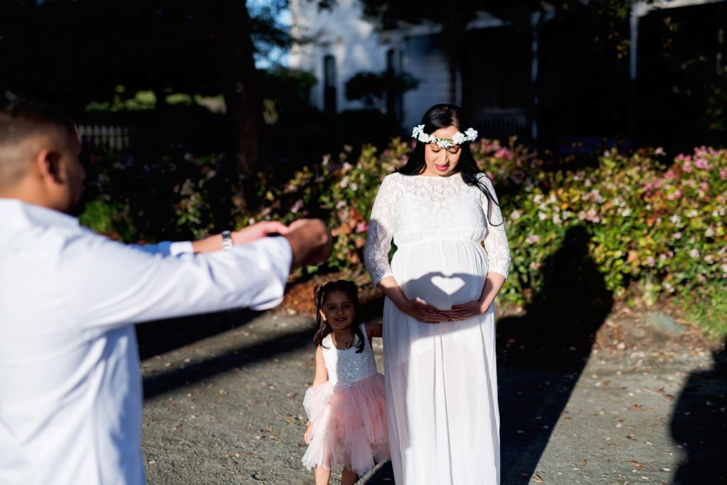 maternity portrait poses