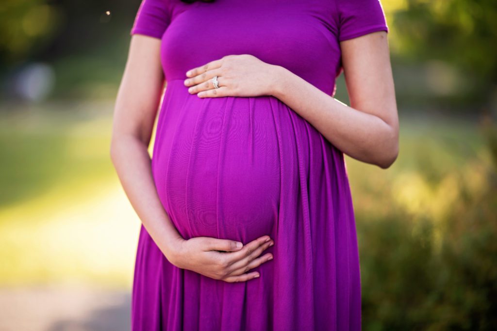 What to wear for maternity portraits