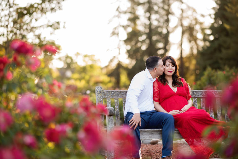 maternity portraits at the Rose Garden