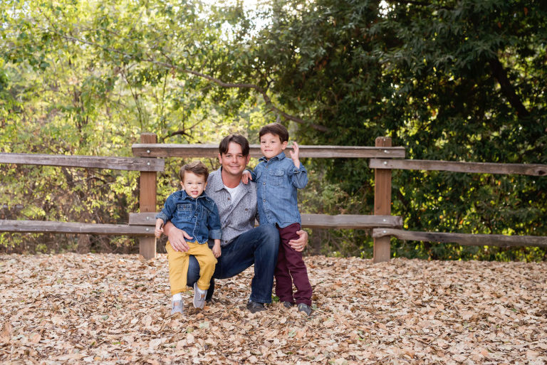 outdoor family portraits at vasona park