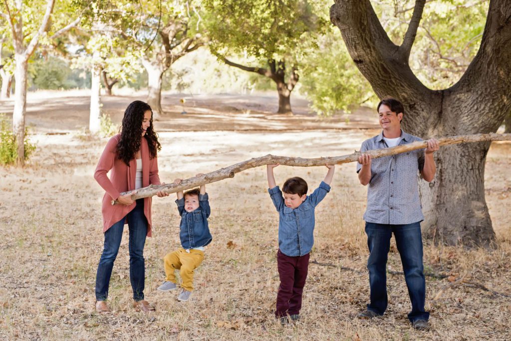 outdoor family portraits at vasona park