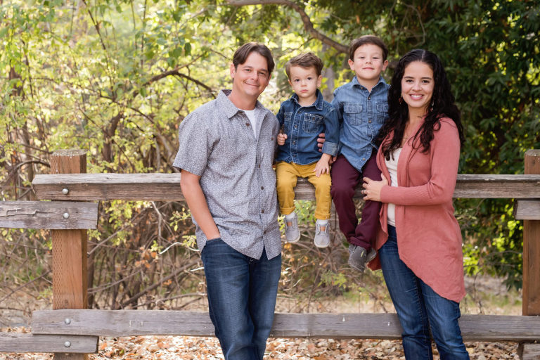 outdoor family portraits at vasona park