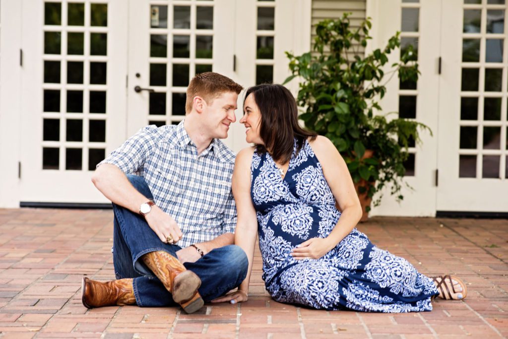 10 Great Maternity Portrait Session Poses