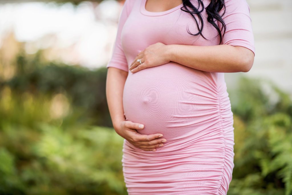 colors to wear for maternity portraits