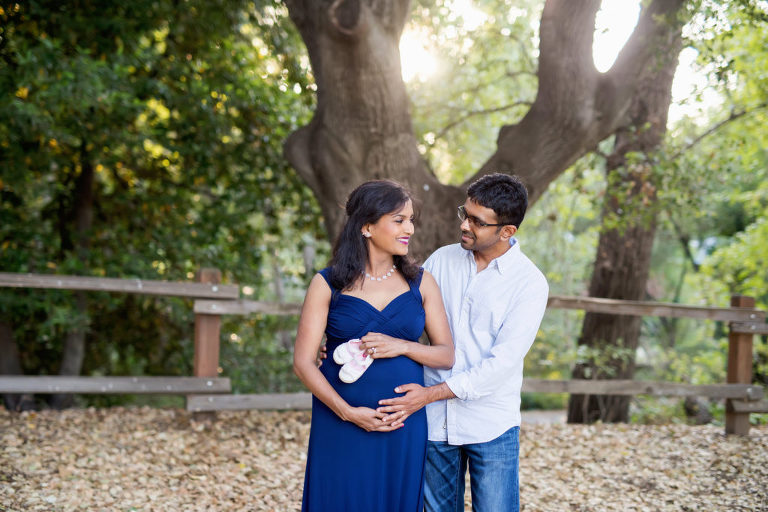 Maternity Portrait Poses Using Props | Maternity photography outdoors,  Maternity photography family, Maternity photography poses pregnancy pics