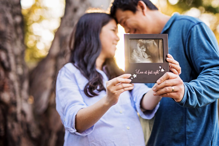 Perfect Engagement Photo Poses That Work for Everyone | Localgrapher