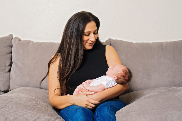 lifestyle newborn pictures in san jose