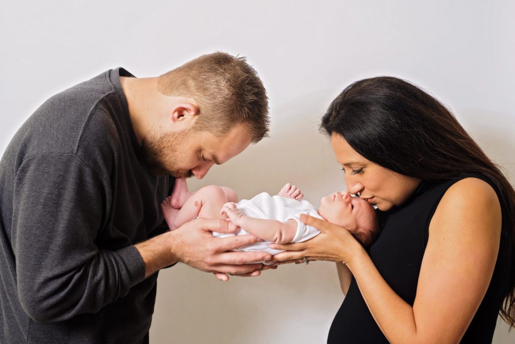 lifestyle newborn pictures in san jose
