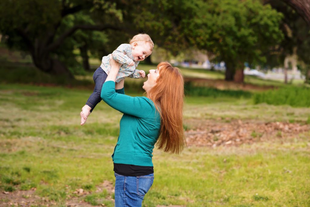 outdoor family portraits with kids