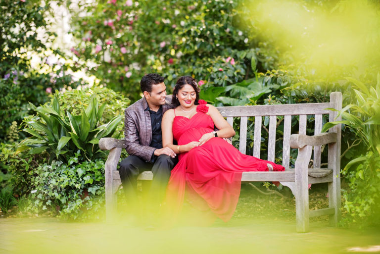 Couple posing in the garden - PixaHive