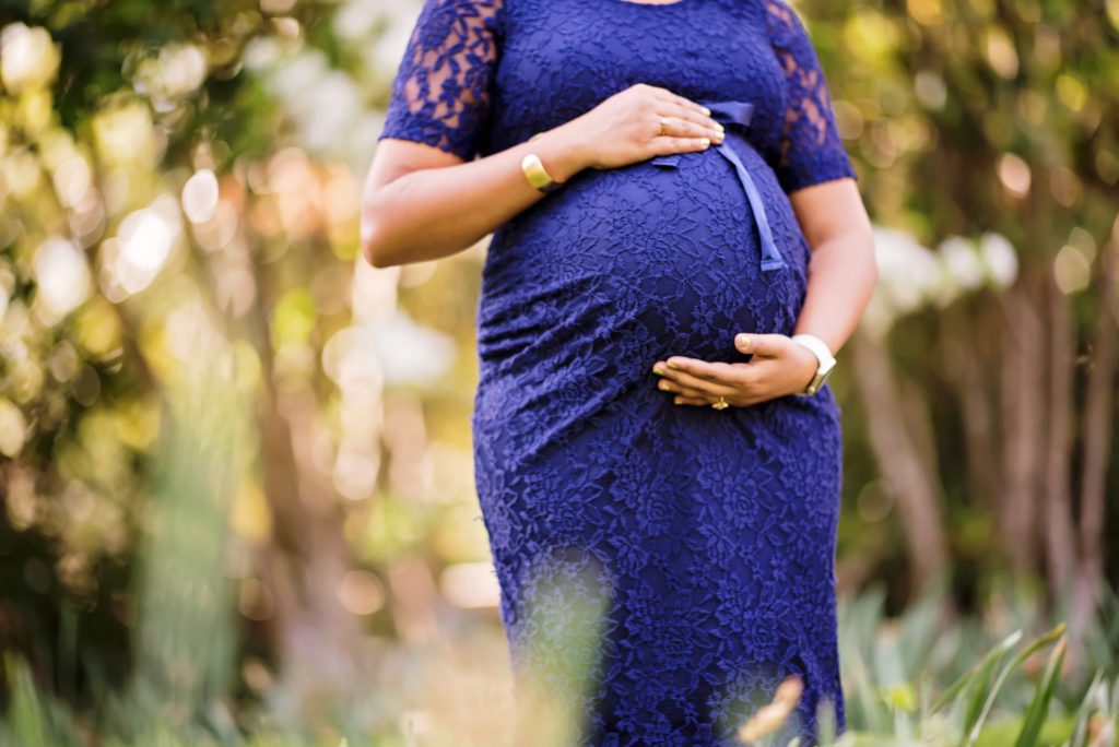 maternity photos at the elizabeth gamble garden