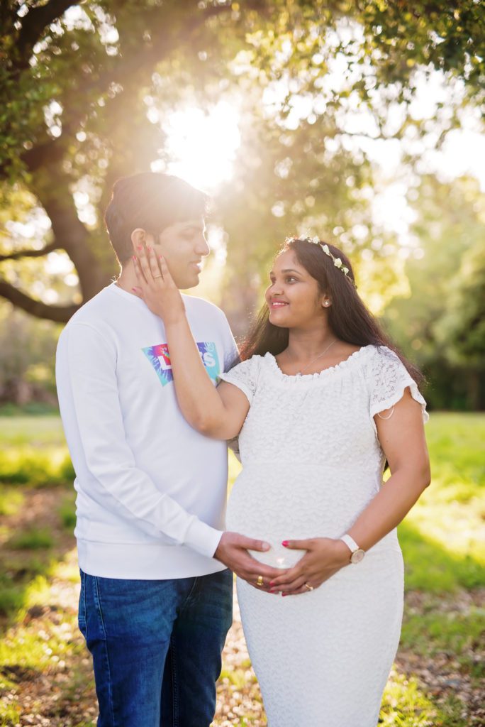 how to take candid maternity portraits