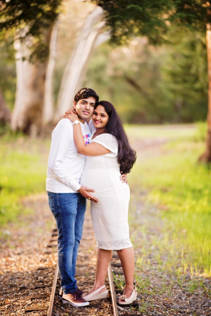 how to take candid maternity portraits