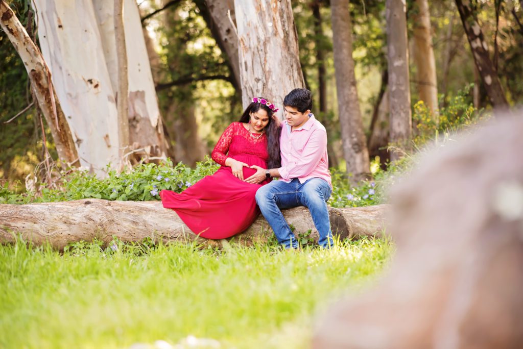 how to take candid maternity portraits