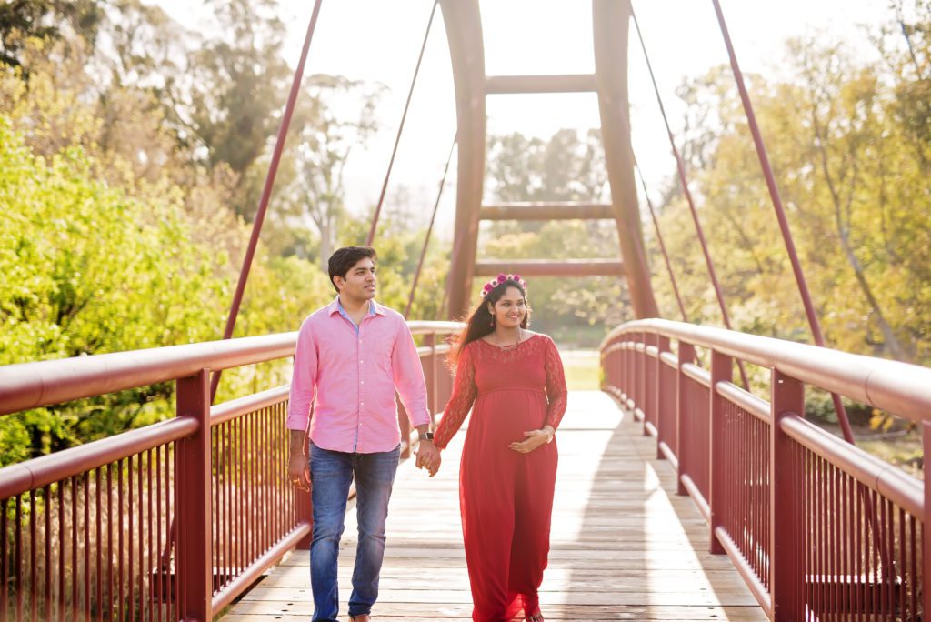 how to take candid maternity portraits