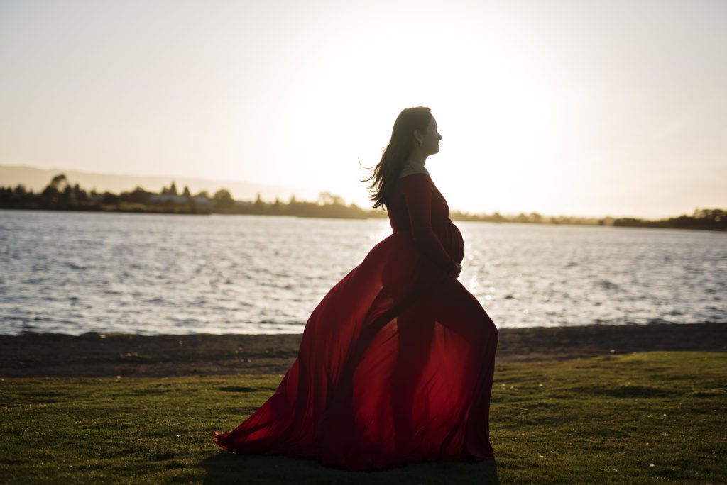 sunset maternity portraits at Shoreline Lake Park