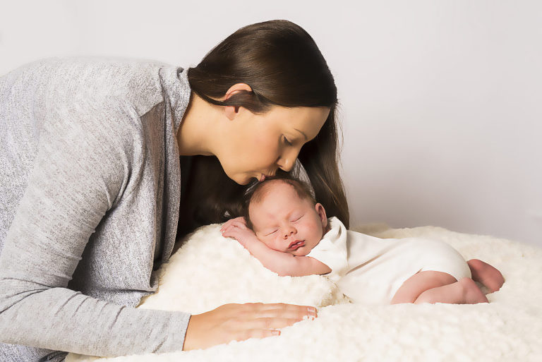 Lifestyle Newborn Portraits In Saratoga