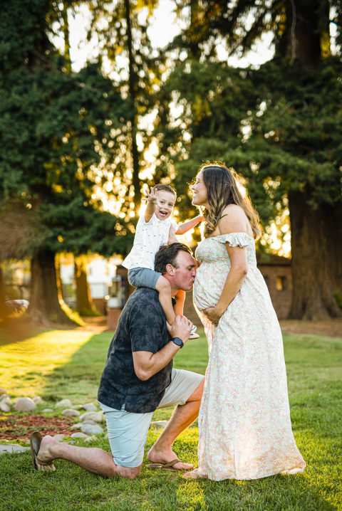 Maternity portraits at the municipal rose garden