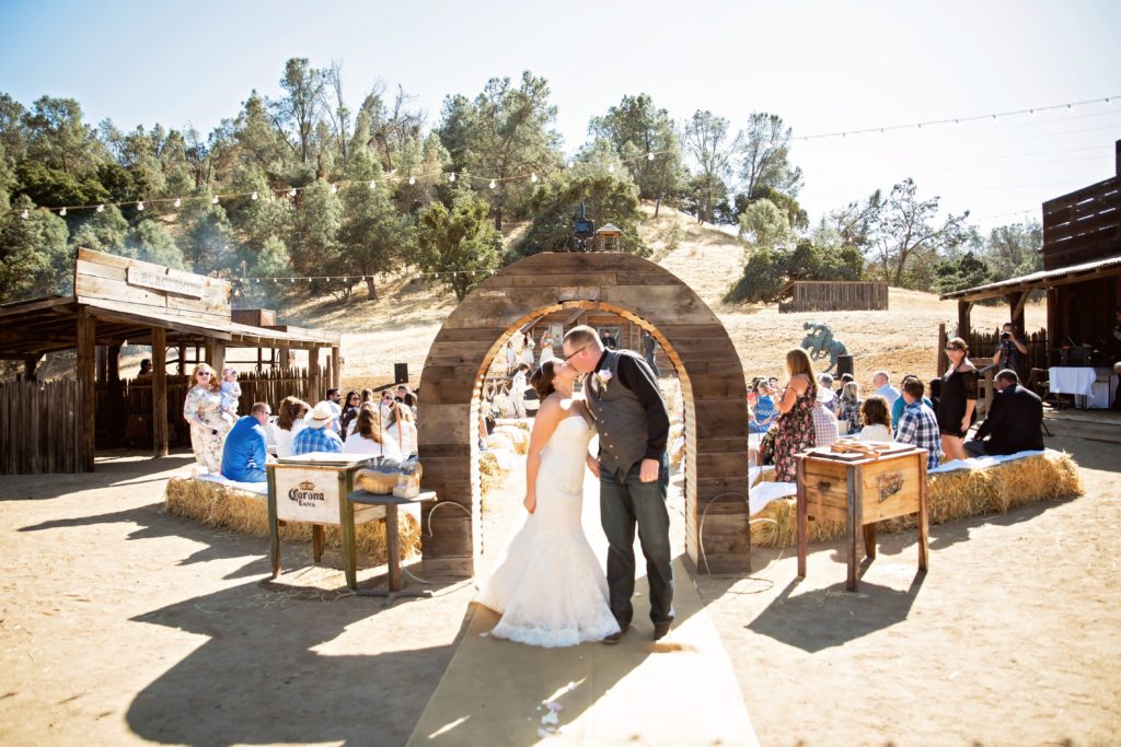 what is a wedding photography shot list