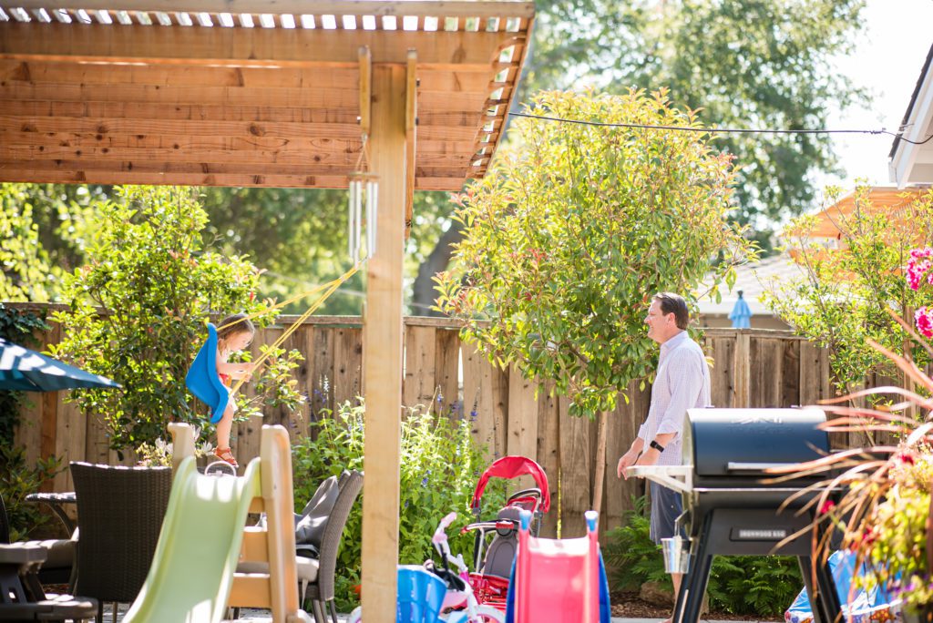 is the backyard a good location for family portraits