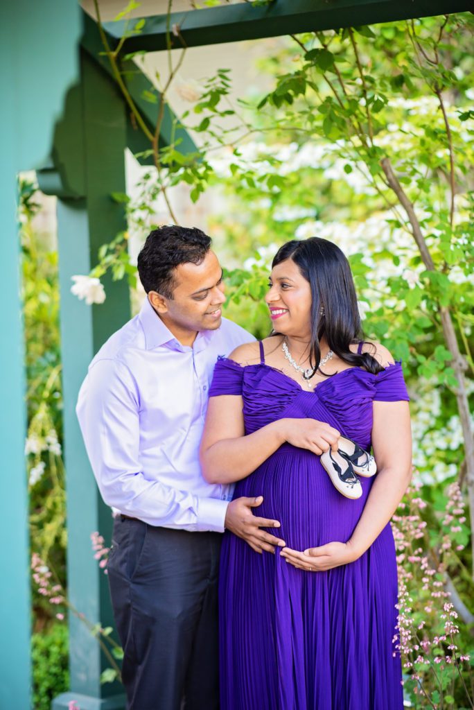 the best color to wear for maternity portraits