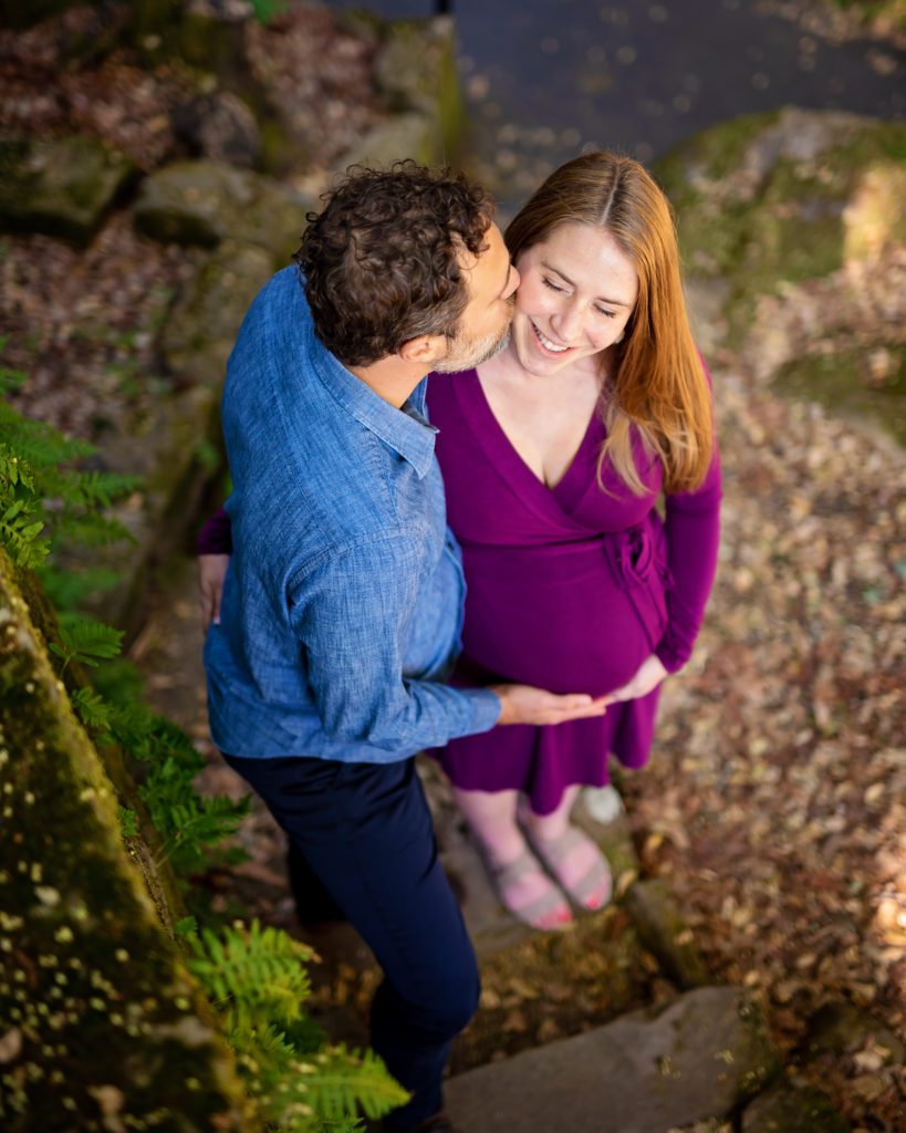 the best color to wear for maternity portraits