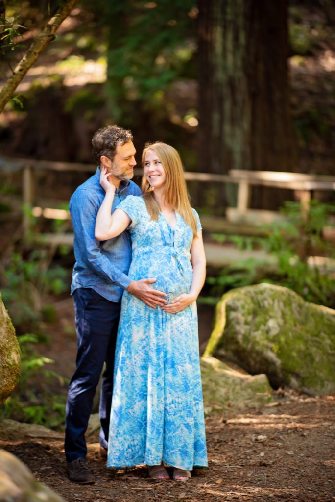 the best color to wear for maternity portraits