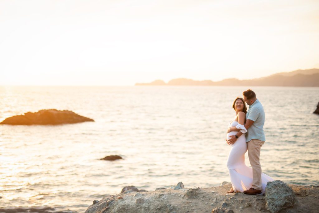 my new favorite San Francisco beach location for maternity portraits