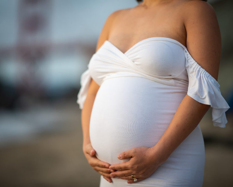 my new favorite San Francisco beach location for maternity portraits