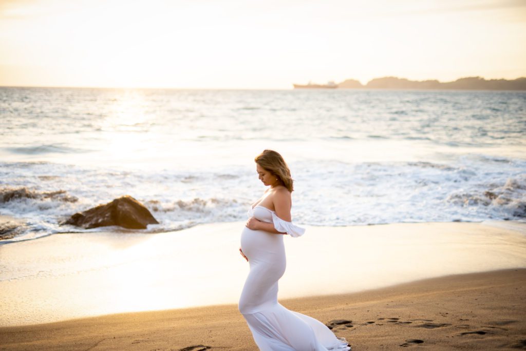 my new favorite San Francisco beach location for maternity portraits