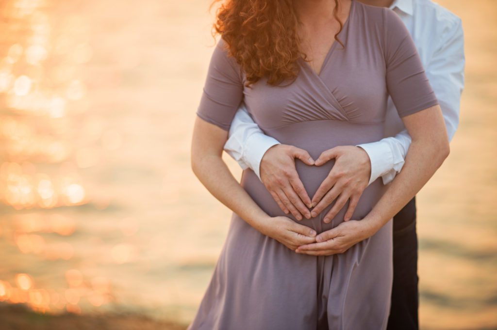 is golden hour the best time to take maternity portraits