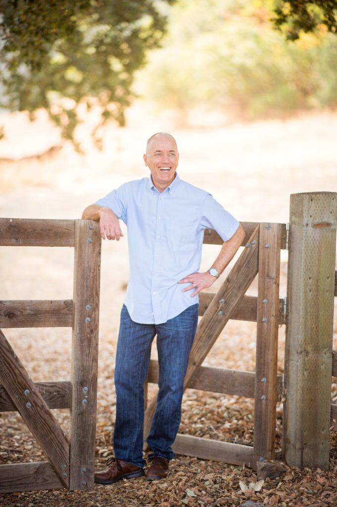 How To Get Men To Enjoy Taking Family Portraits Without Bribing Them