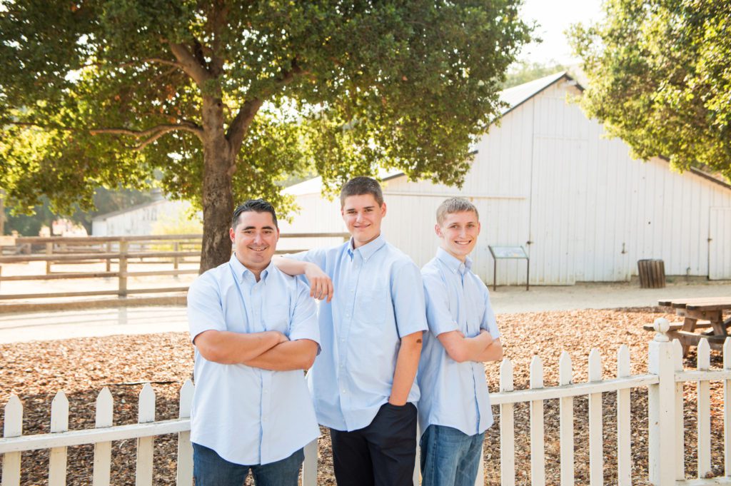 How To Get Men To Enjoy Taking Family Portraits Without Bribing Them