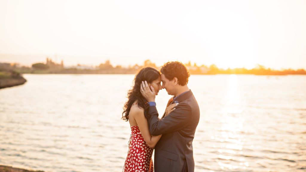 intimate engagement portrait poses