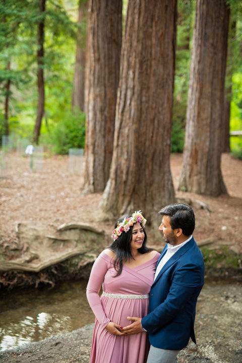 maternity portraits at the redwood nature preserve