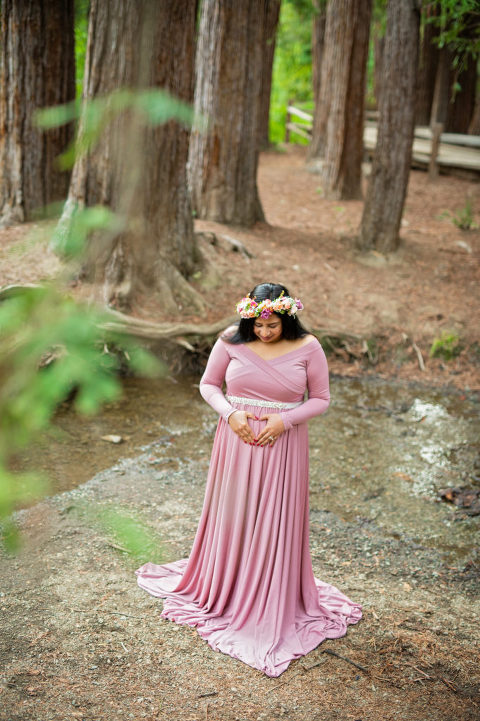 maternity portraits at the redwood nature preserve