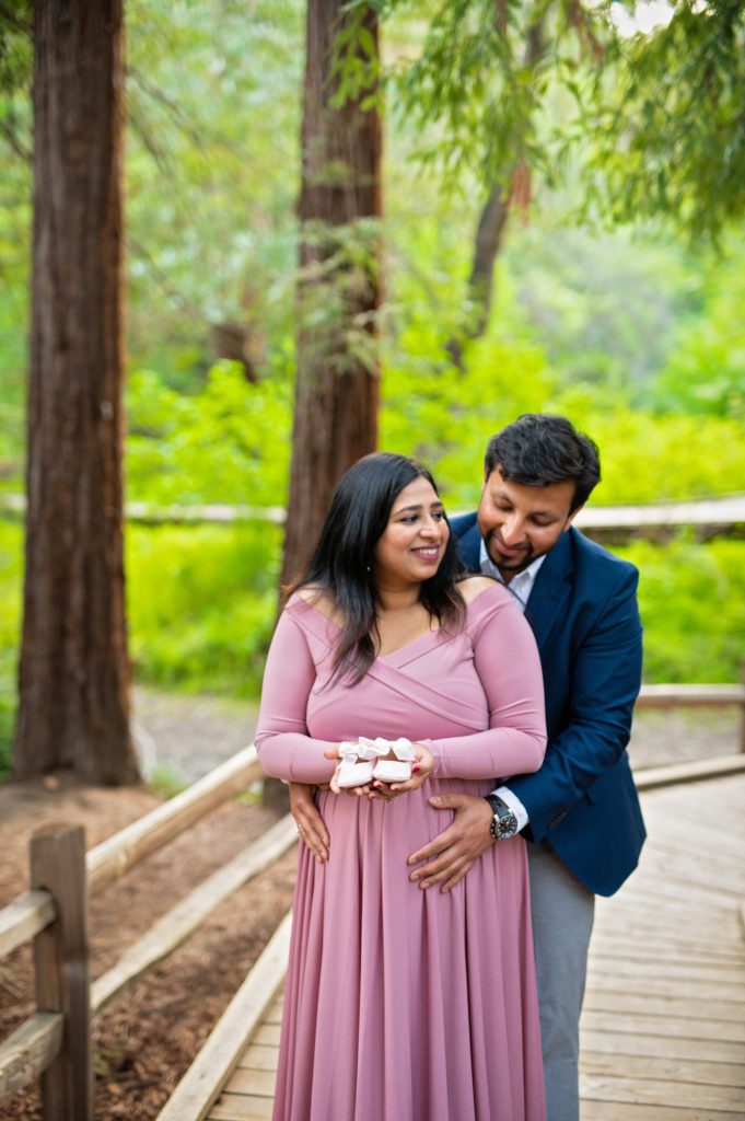 maternity portraits at the redwood nature preserve