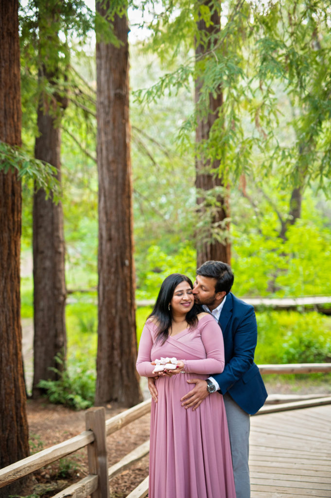 maternity portraits at the redwood nature preserve
