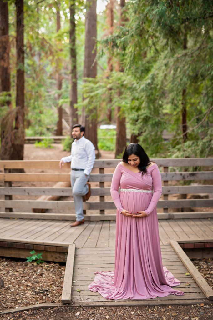 maternity portraits at the redwood nature preserve