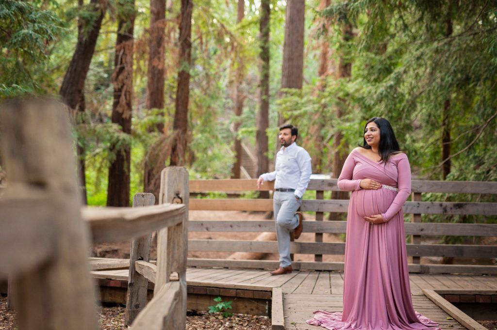 maternity portraits at the redwood nature preserve