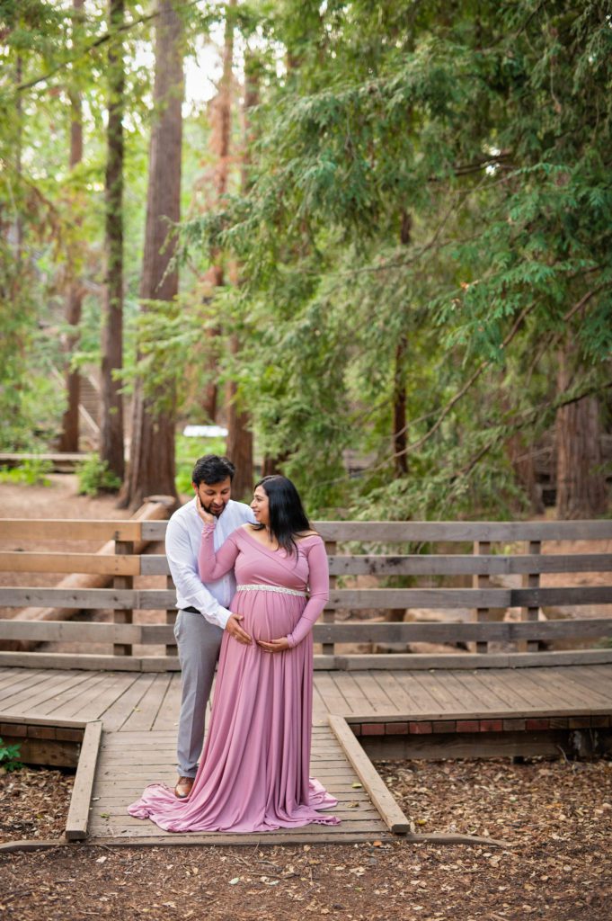 maternity portraits at the redwood nature preserve