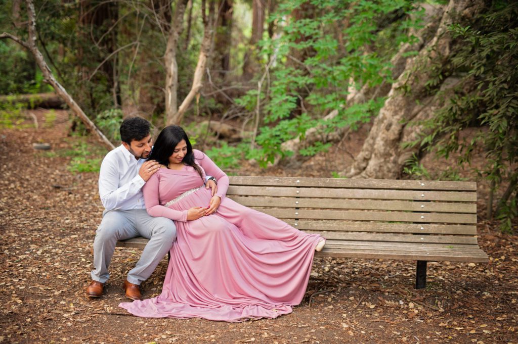 maternity portraits at the redwood nature preserve