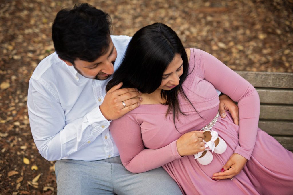 maternity portraits at the redwood nature preserve