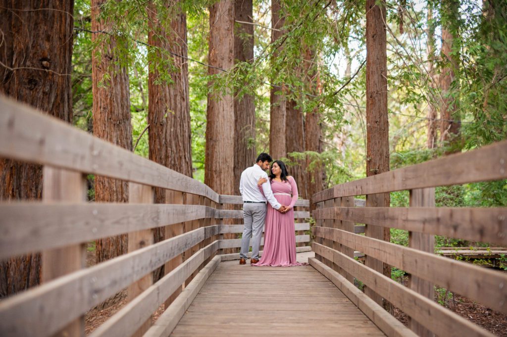 maternity portraits at the redwood nature preserve
