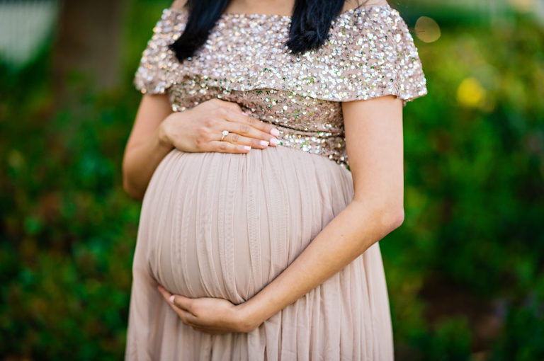 candid vs posed maternity portraits