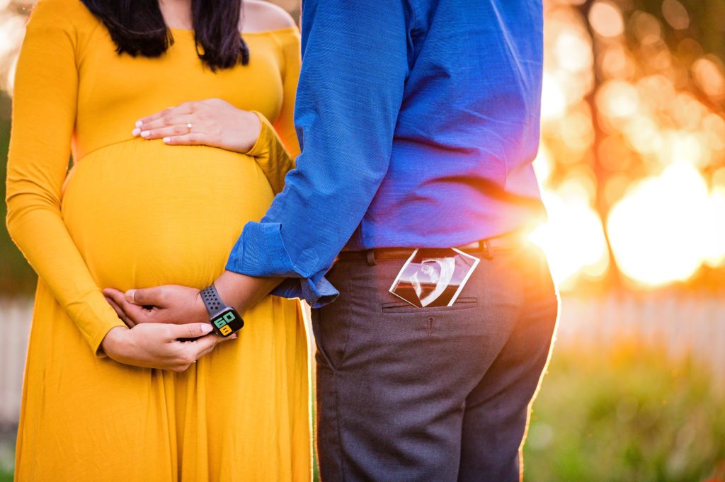 candid vs posed maternity portraits