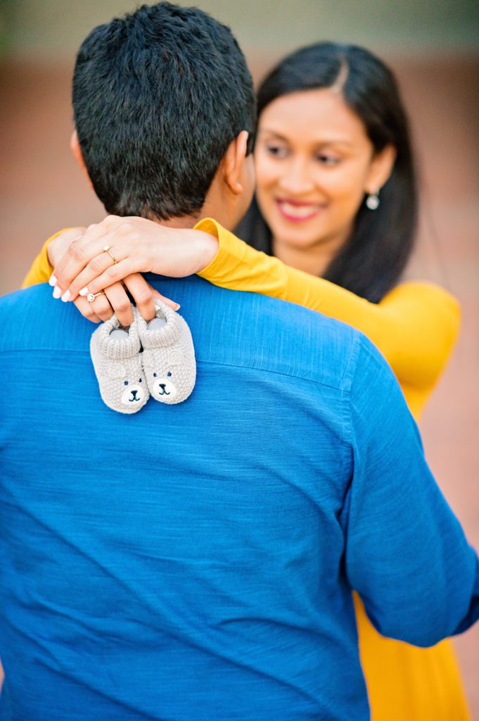 candid vs posed maternity portraits