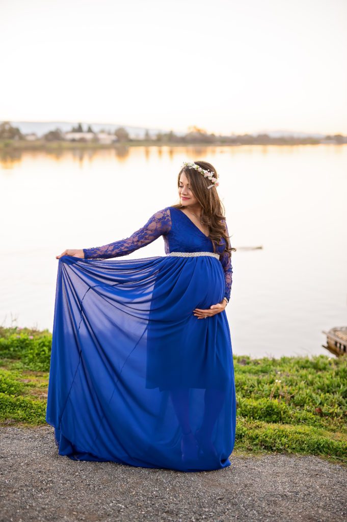 Golden Hour Maternity Portraits At Shoreline Lake Park